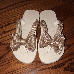 gold havaianas with diamante